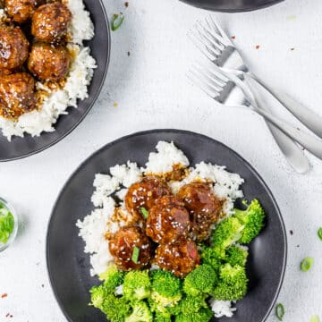 A plate with Asian meatballs, white rice and broccoli.