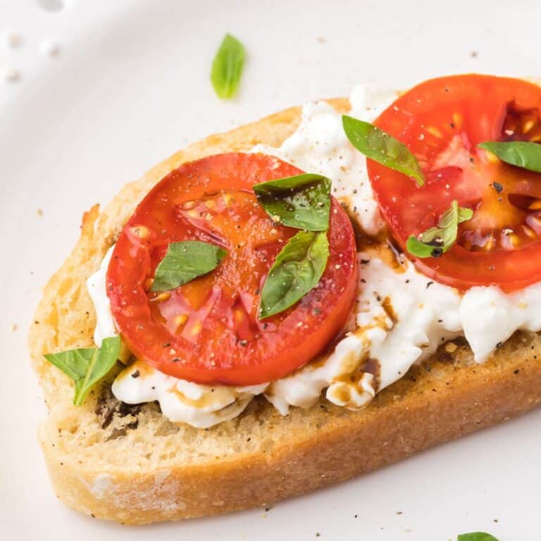 Healthy Cottage Cheese Toast Ideas (Savory and Sweet)