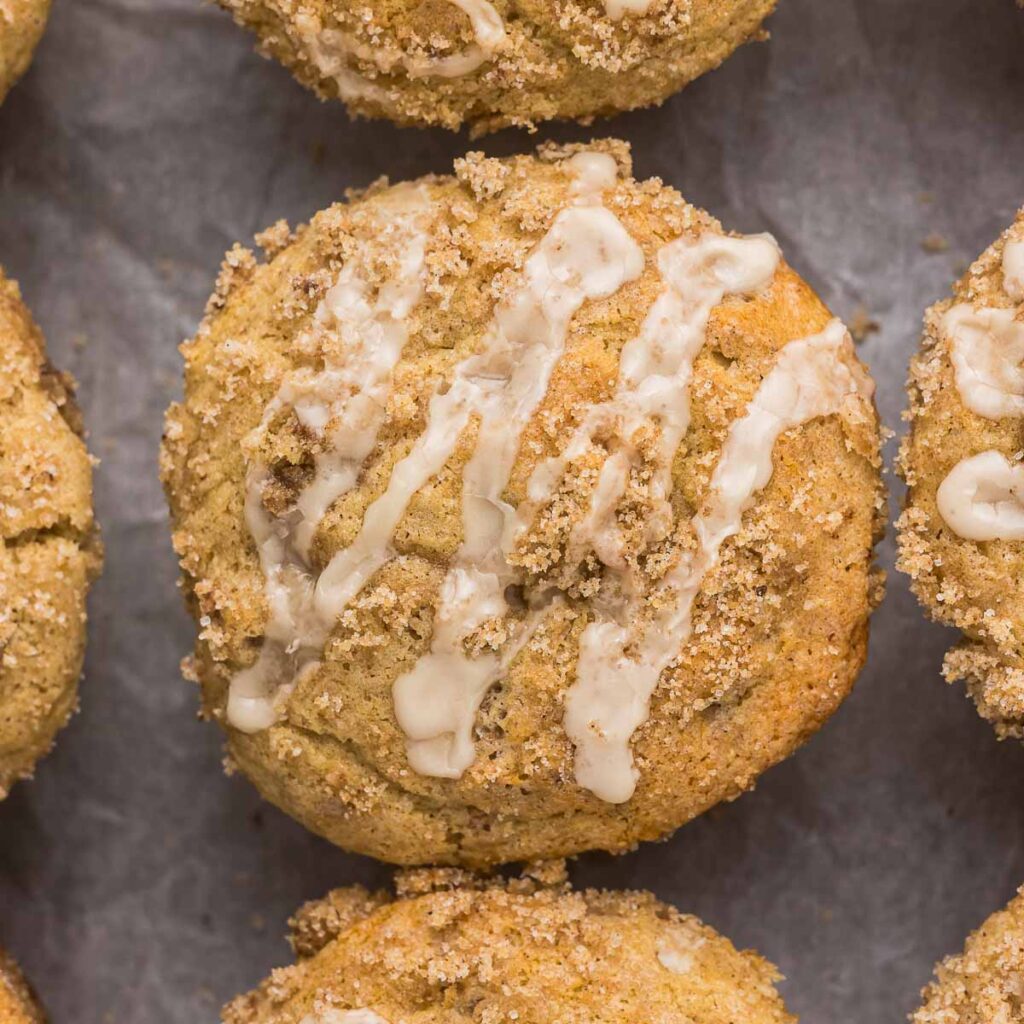 Cinnamon muffin with crumble and glaze.